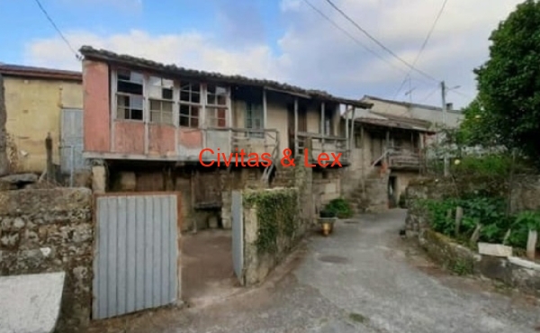 CASA EN VENTA PARA REFORMAR EN AMOEIRO